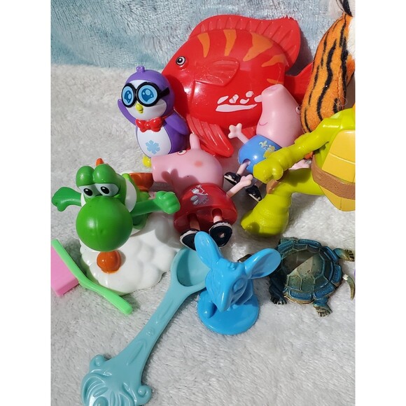 Mixed Random Kid Junk Drawer Toy Lot Snoopy TMNT Yoshi AS/IS - Picture 2 of 6
